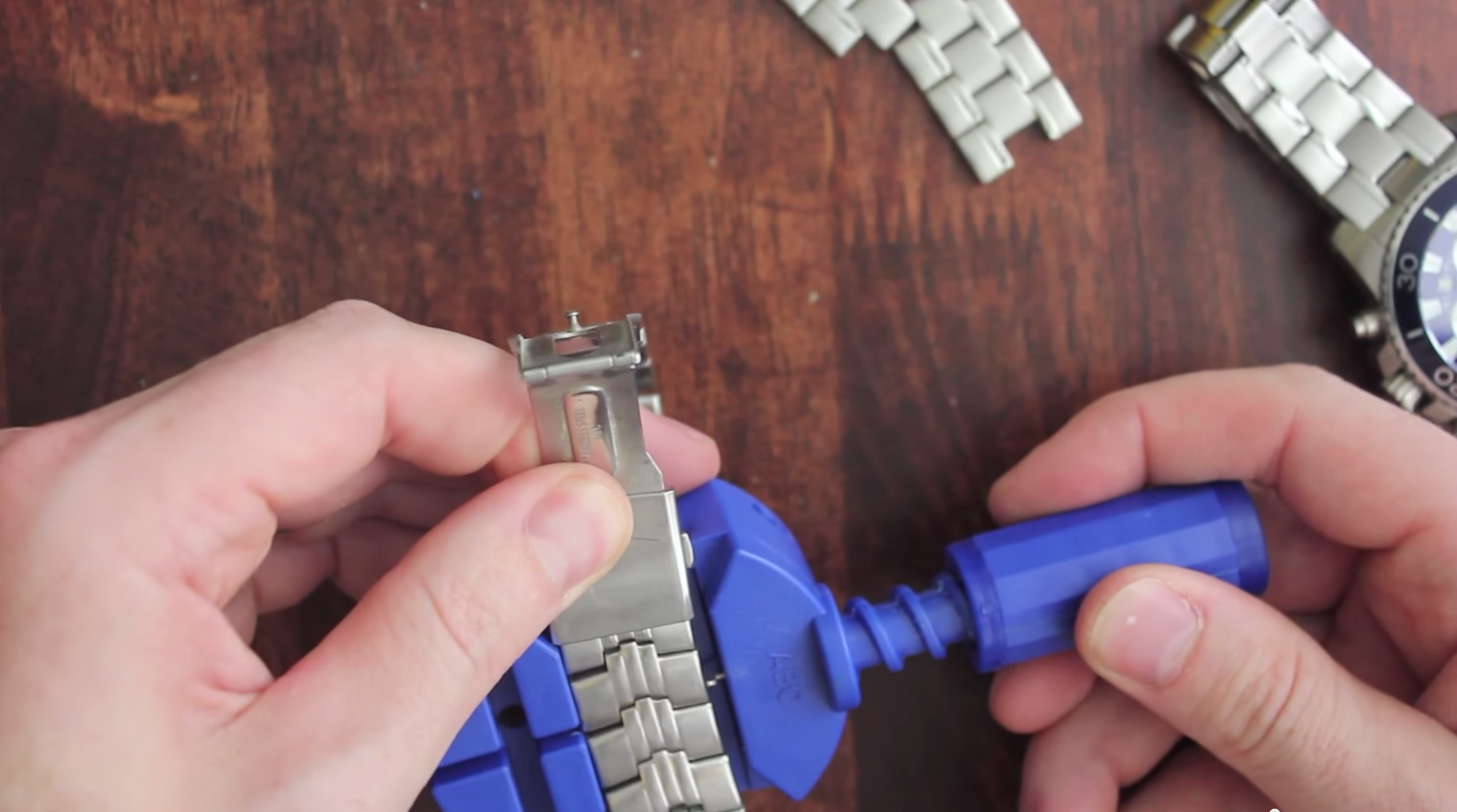 how to resize a watch with a link removal tool - reassembly
