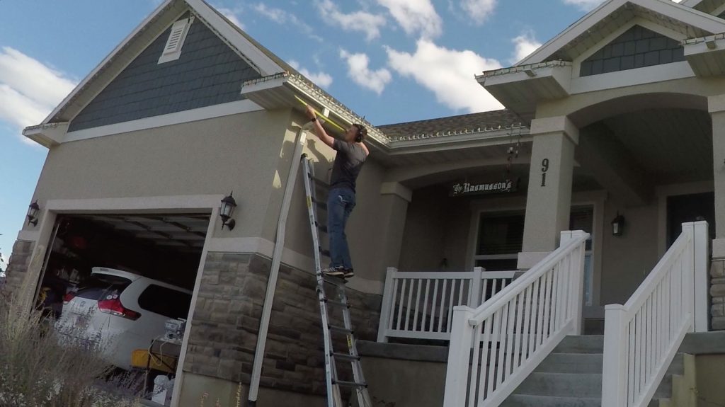 putting-up-christmas-lights