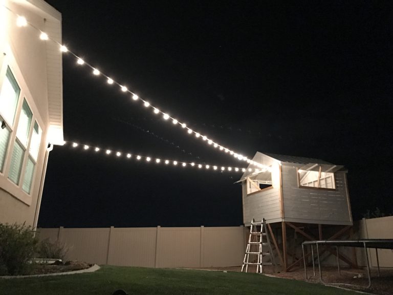 Treehouse Clubhouse in the backyard DIY