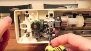 How to Fix the Hook Timing on a Sewing Machine – LRN2DIY