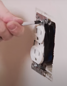 How to Replace Outlets, Light Switches, and GFCI Plugs – LRN2DIY