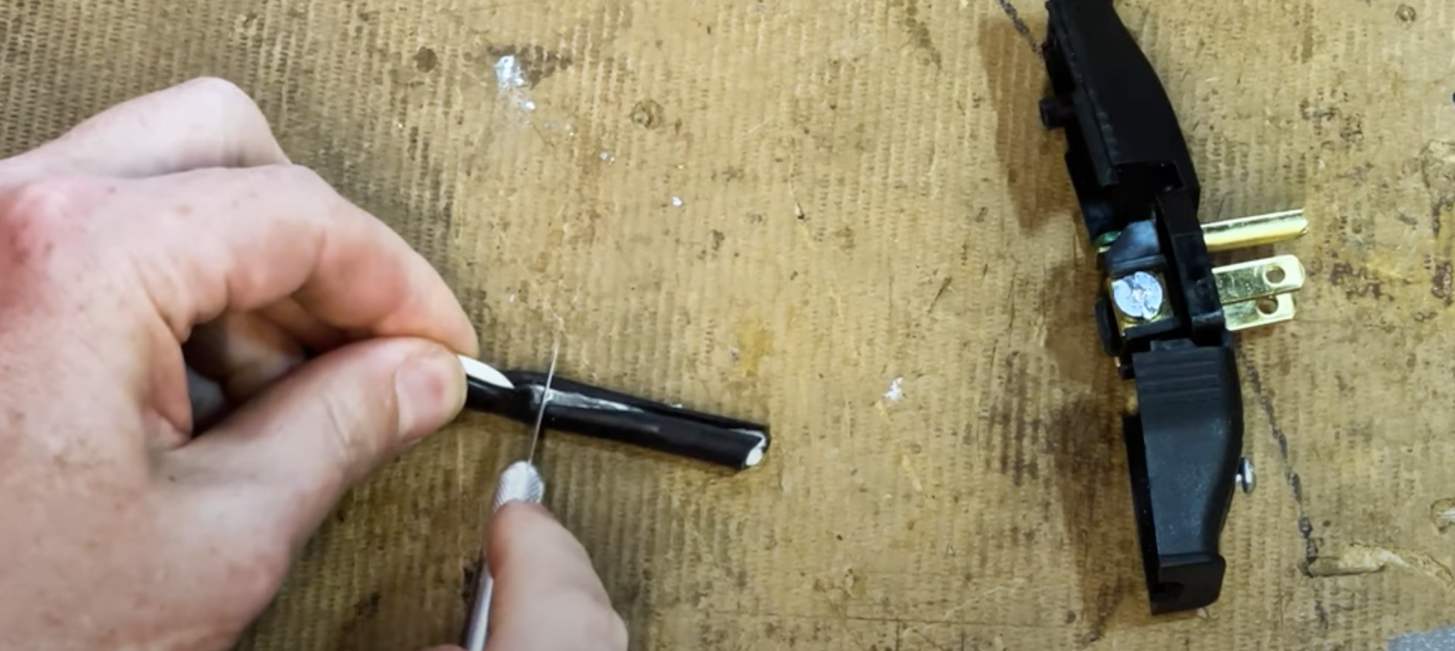 Fix a Broken Power Cord in 4 Minutes! LRN2DIY