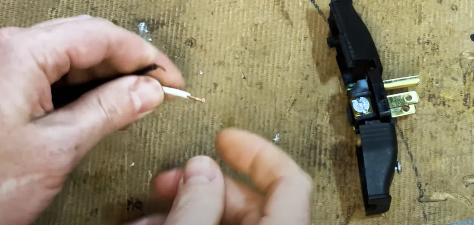 Fix a Broken Power Cord in 4 Minutes! LRN2DIY