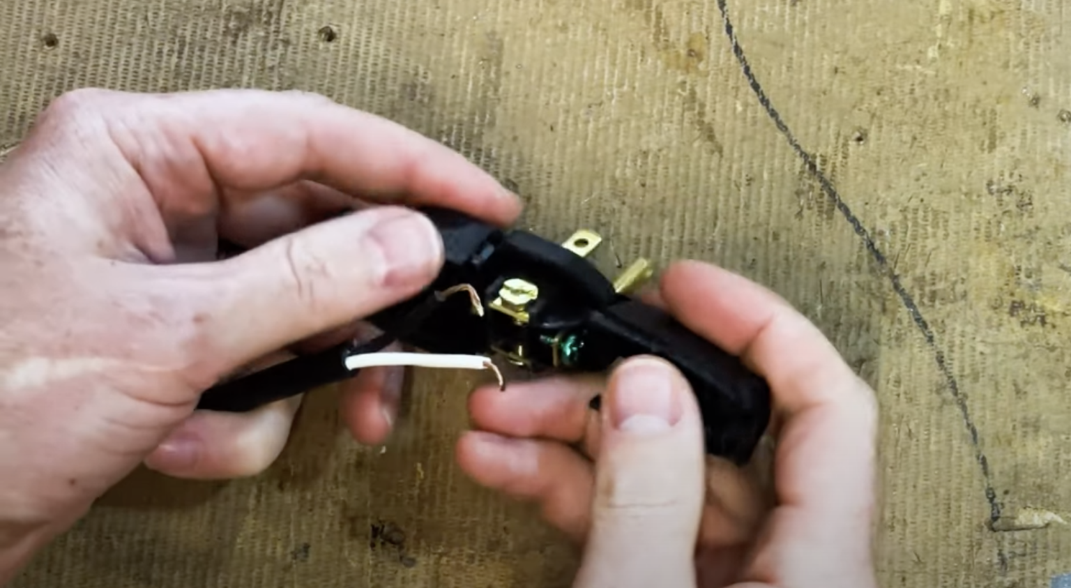 Fix a Broken Power Cord in 4 Minutes! LRN2DIY