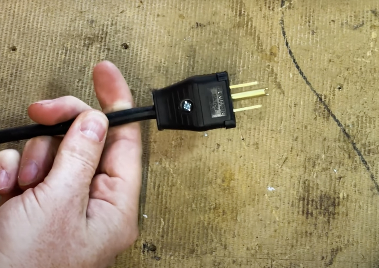 Fix a Broken Power Cord in 4 Minutes! LRN2DIY